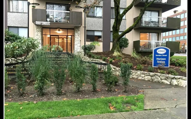 Отель Executive Suites in Burnaby Lake Канада, Бурнаби - отзывы, цены и фото номеров - забронировать отель Executive Suites in Burnaby Lake онлайн вид на фасад