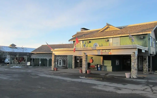 Red Coach Inn In Forest Grove Canada From 61 Photos Reviews
