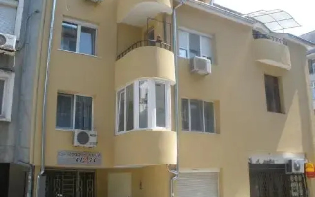 Апартаменты Zoya Apartment вид на фасад