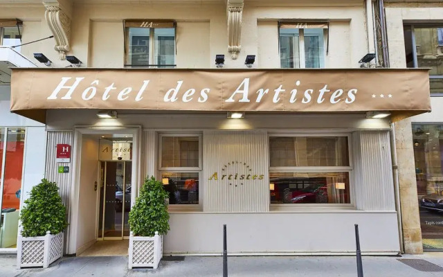 Отель Hôtel Des Artistes вид на фасад