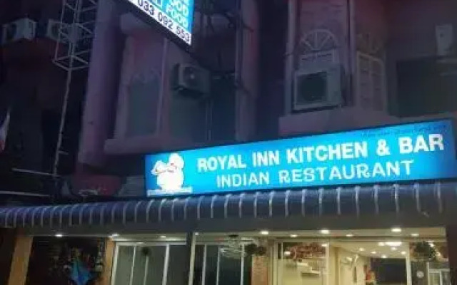 Отель Royal Inn Kitchen and Bar вид на фасад
