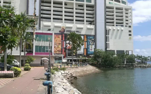 Oceanus Backpackers Hostel