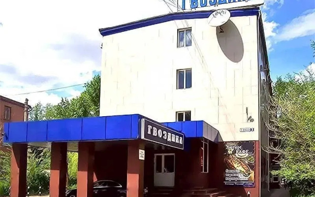 Отель Гвоздика Бийск вид на фасад