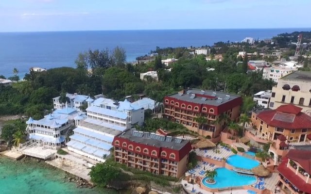 Exxtraordinary Resort - Bellamar 0