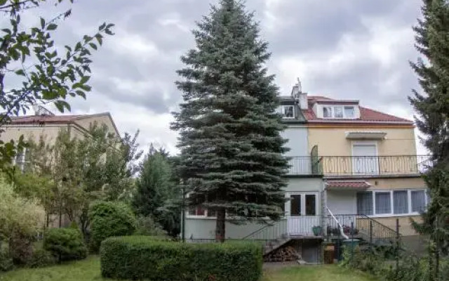Wilanowska Hostel Варшава вид на фасад
