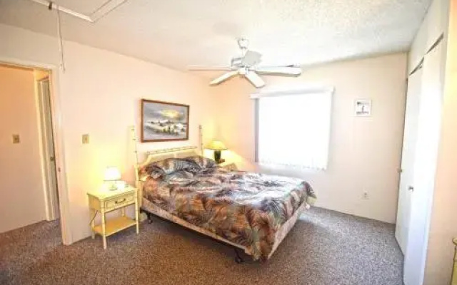 Fantasea 3W 3 Br condo by RedAwning