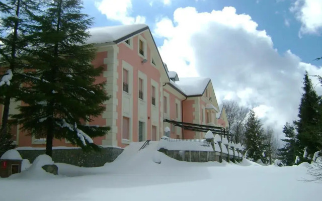 Отель Grande Albergo Gambarie Санто-Стефано-ин-Аспромонте вид на фасад
