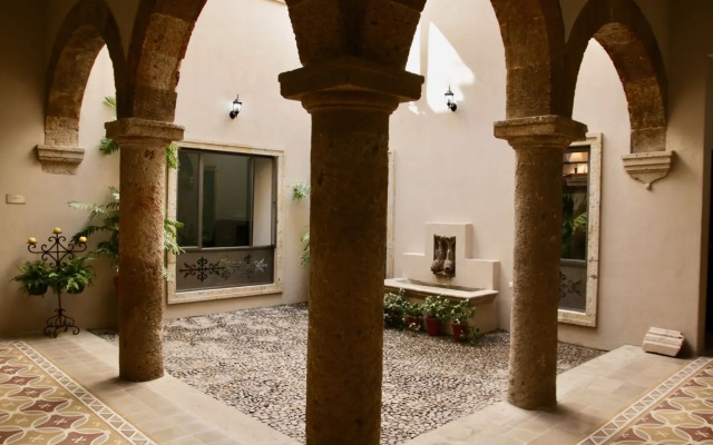 Отель Casa 3 Pilares Downtown Luxury вид на фасад