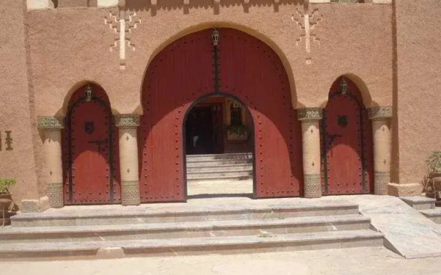 Отель Kasbah Lamrani Марокко, Уарзазат - отзывы, цены и фото номеров - забронировать отель Kasbah Lamrani онлайн вид на фасад