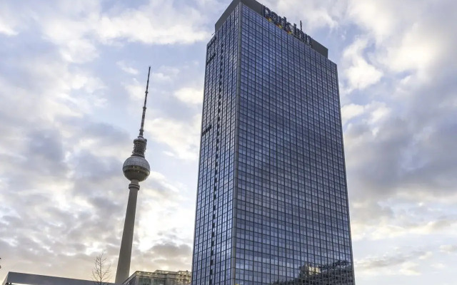Отель Park Inn by Radisson Berlin Alexanderplatz спортивное сооружение