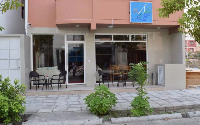Отель Ashaz Inn (and Cafe) Мале вид на фасад