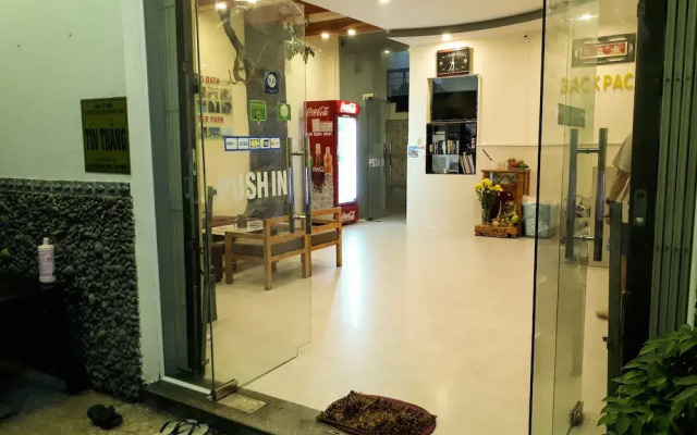 Backpack Abode Hostel вид на фасад