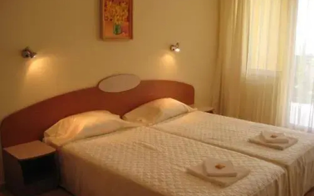 Отель Family Hotel Tanita Болгария, Свети Влас - отзывы, цены и фото номеров - забронировать отель Family Hotel Tanita онлайн вид на фасад