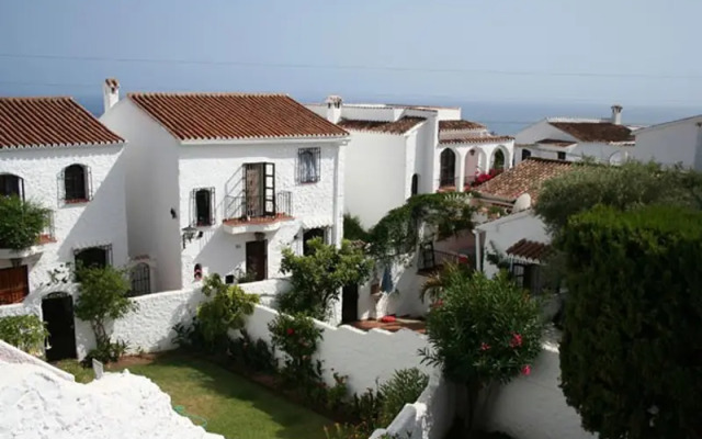 Отель El Capistrano Village вид на фасад