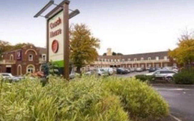 Отель Premier Inn Manchester Trafford Centre South вид на фасад