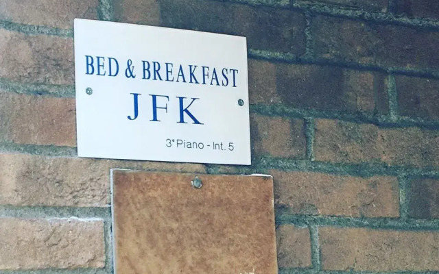 Отель JFK b & b вид на фасад