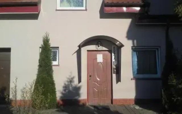 Hostel Lotniskowy вид на фасад