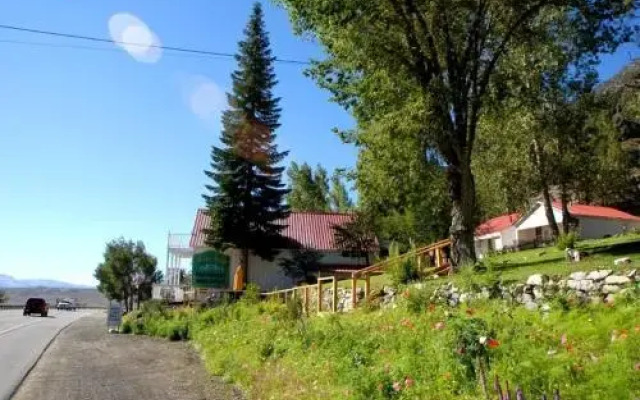 Отель Tioga Lodge Ли Вайнинг парковка