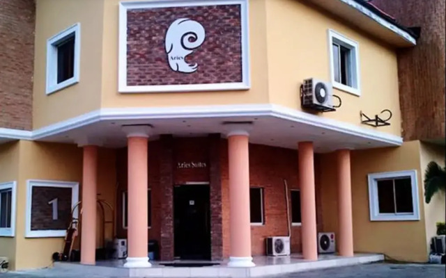 Hotel Aries Suites вид на фасад