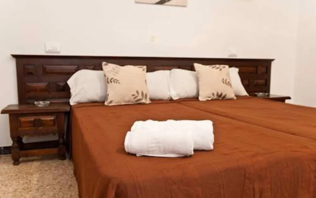 Отель Hostal Flores комната для гостей