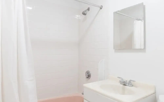 Modern Back Bay Suites by Sonder