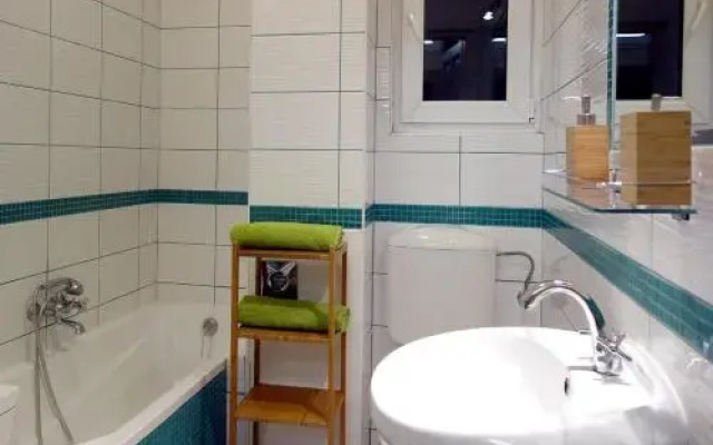 Vivid Rozsa Apartment