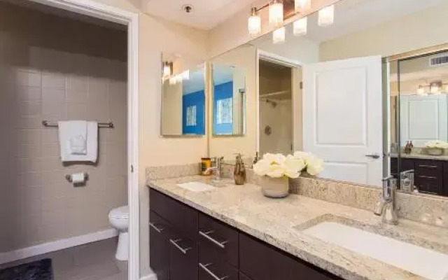 Hollywood Frenchi Suite