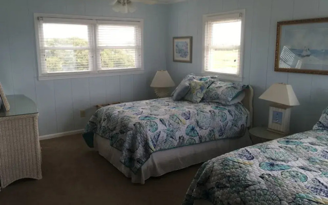2 Views - 4 Br Home