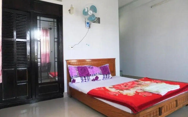 Eena Hotel