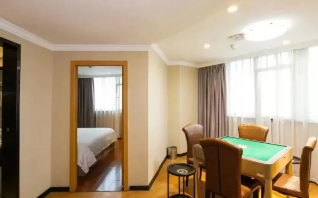 The Bai Lu Business Hotel