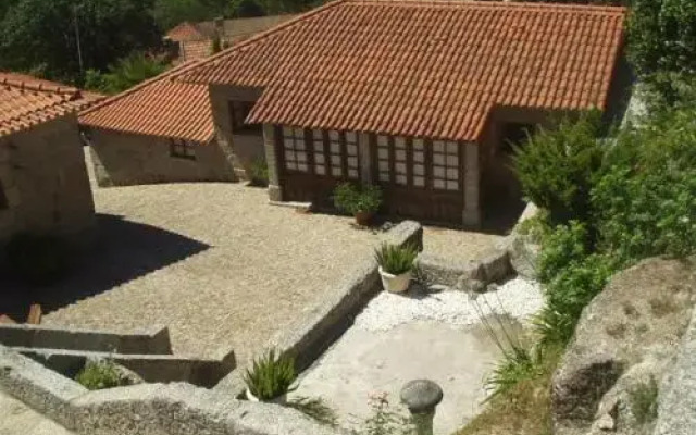 Отель Quinta da Varzea de Cima Марку-ди-Канавезиш вид на фасад