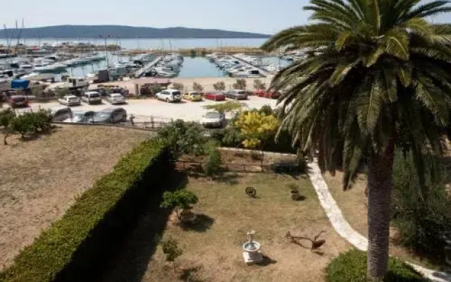 Yacht Beach Apartments