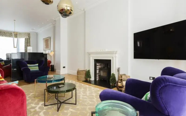 Отель Veeve Kingly Kensington 5 Bed House On Argyll Road Лондон комната для гостей