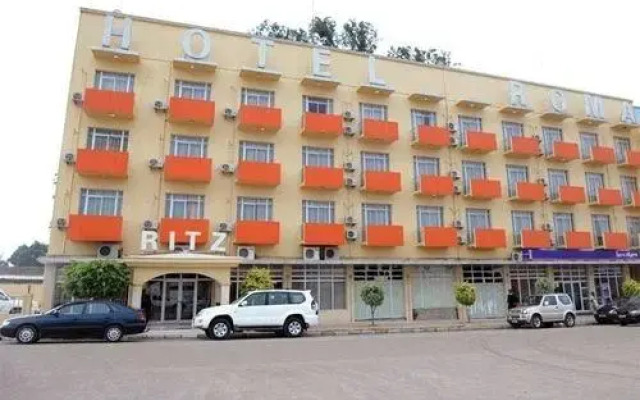 Hotel Roma Ritz Huambo вид на фасад
