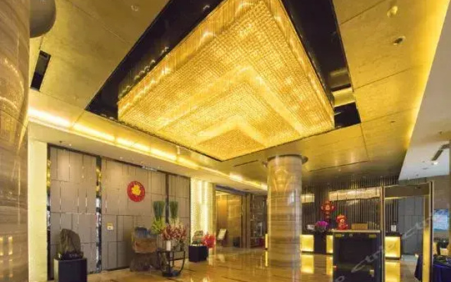 Ruiyang Crown Hotel