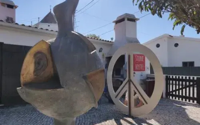 Stone Obidos Hostel вид на фасад