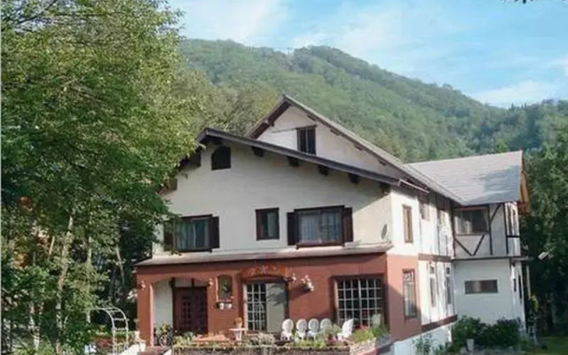 Отель Bed and Breakfast Lodge Hakuba Zion Хакуба вид на фасад