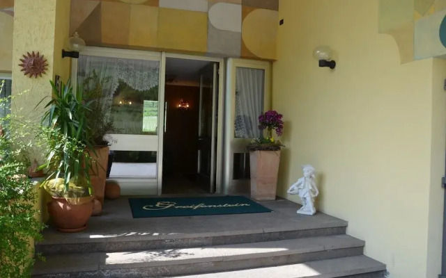 Hotel Greifenstein Терлано вид на фасад