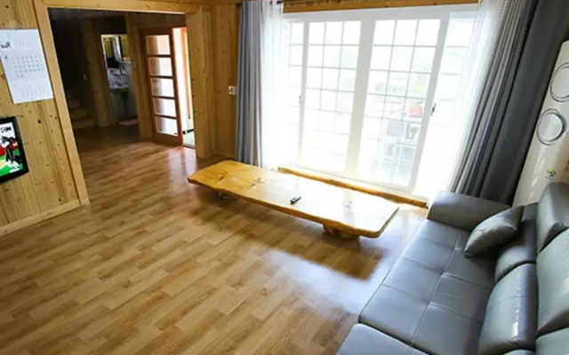 Jeju Neulpooreun House Pension