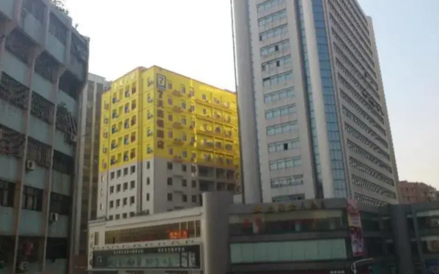 Отель 7Days Inn Jiangmen Diwang Square вид на фасад