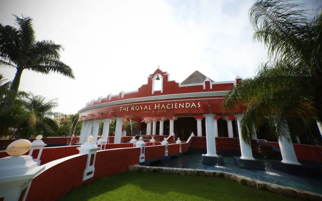Отель The Royal Haciendas Плая-дель-Кармен вид на фасад