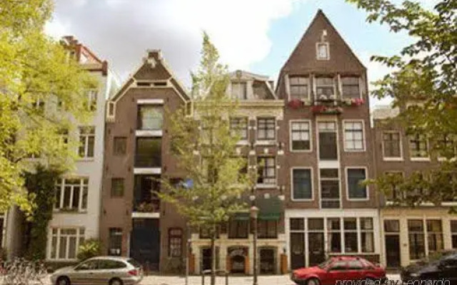 Отель Rembrandtplein B&B вид на фасад