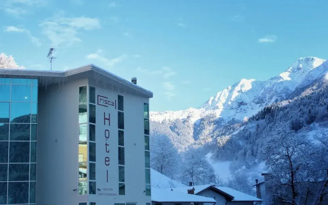 Отель Cristalresort Коллио вид на фасад