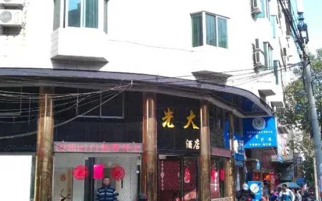 Qingyuan Lianzhou Guangda Hotel вид на фасад