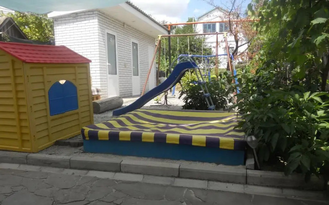 Tan Mini-Hotel Бердянск вид на фасад