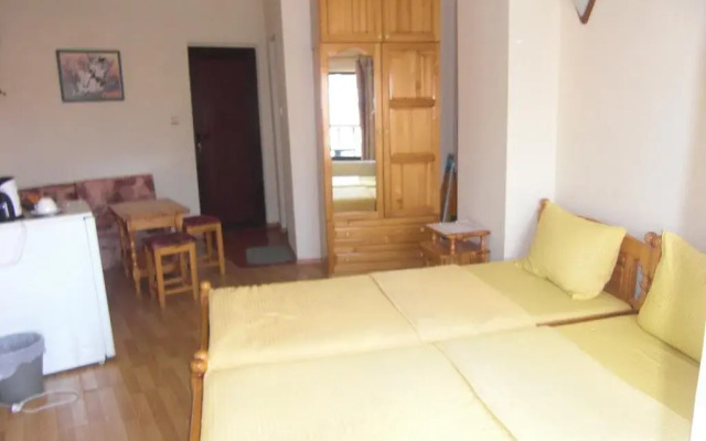 Отель Guest House Antoaneta комната для гостей