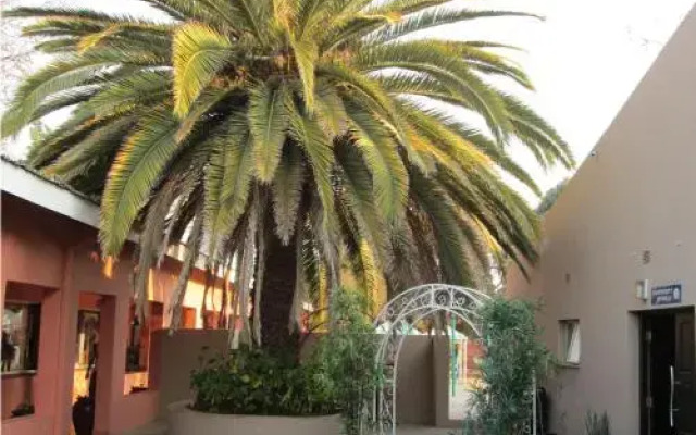 Отель Oasis Motel Габороне вид на фасад