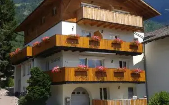 Отель Appartments Stoanegg Парчинес вид на фасад