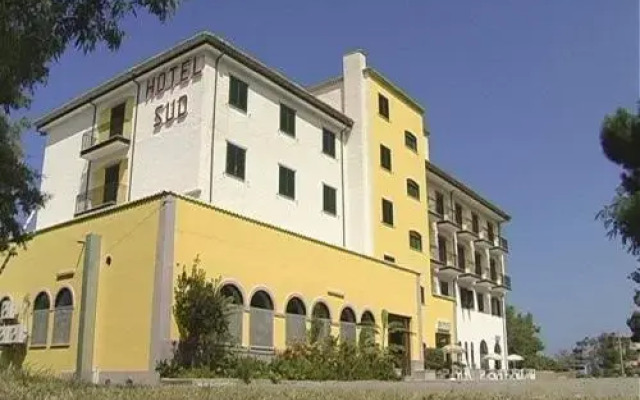 Hotel Sud Фускальдо вид на фасад