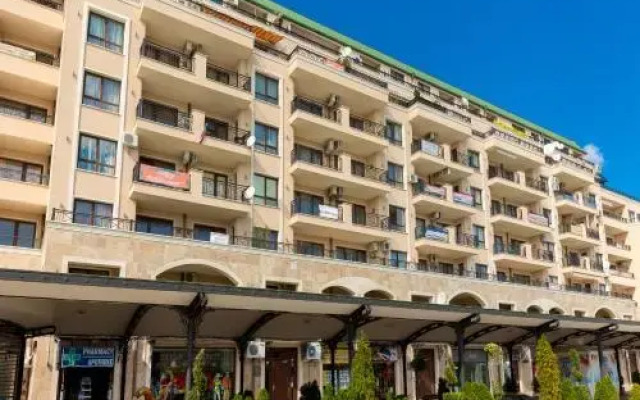 Отель Europroperties Sirena Apartaments вид на фасад